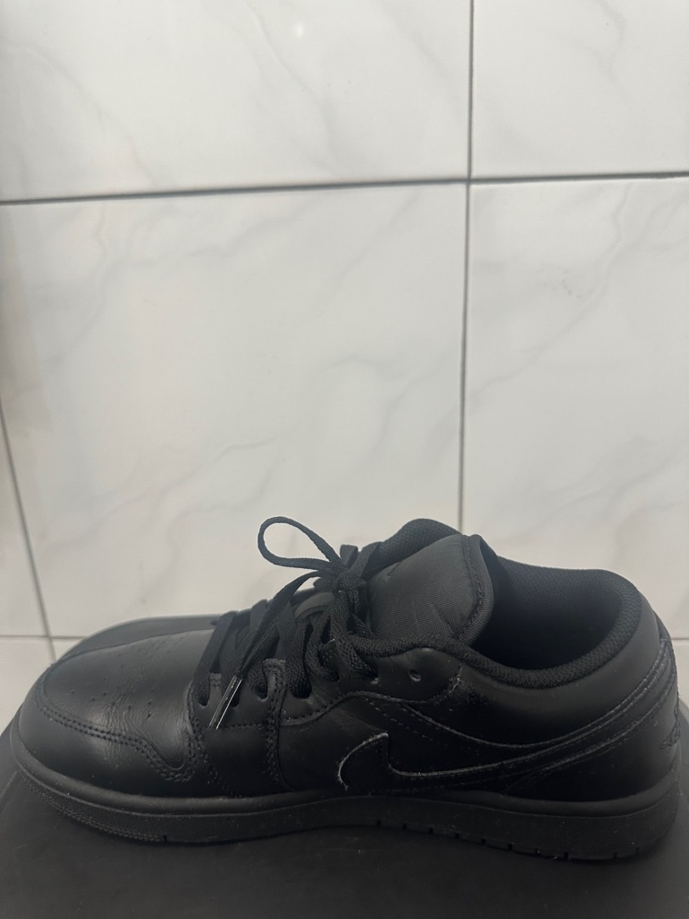 Nike Air Jordan 1 Low - Picture 8 of 14